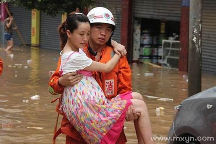 梦见妈妈被洪水淹的预兆