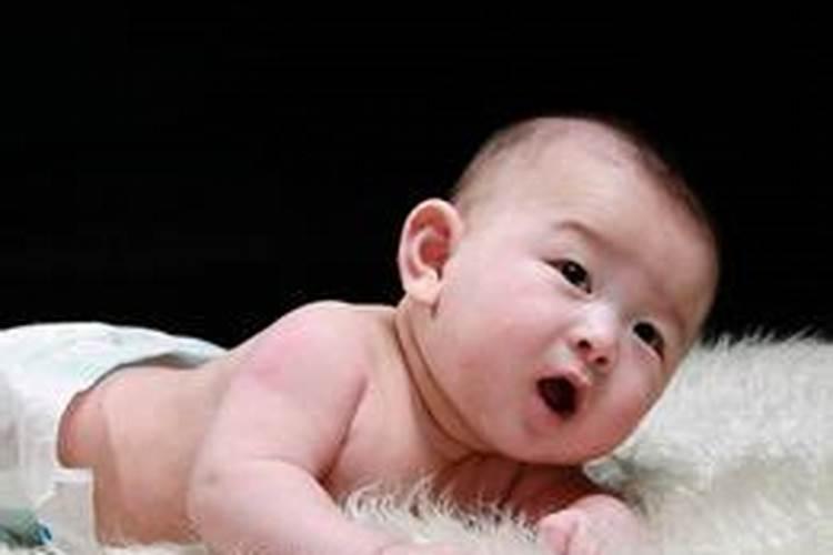 什么八字女嫁比自己小的男人 日支食神晚婚晚育