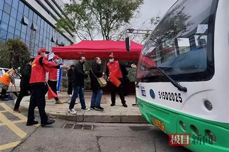 梦见蛇缠身是好事还是坏事 女人梦见蛇缠身甩不开什么预兆
