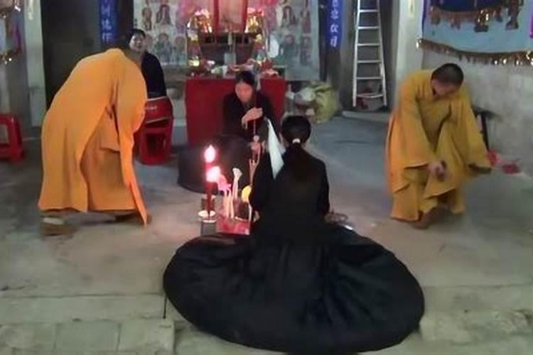 请问梅县的客家人过春节有什么习俗？