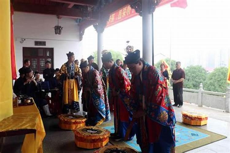 中国的传统节日的由来。