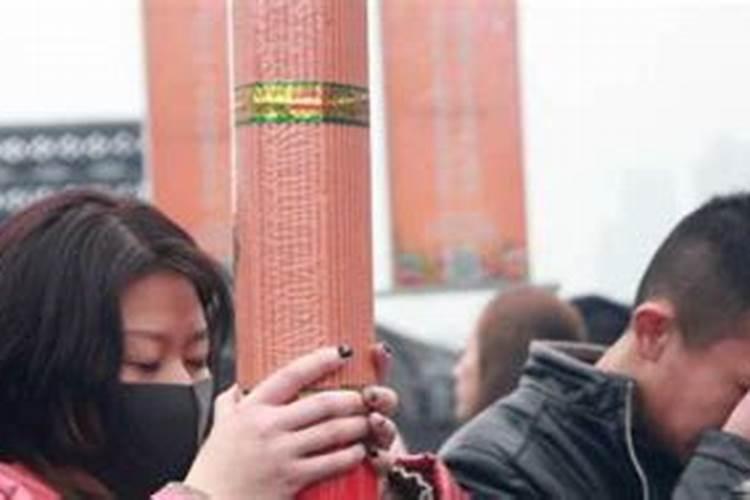 烧香拜财神是烧单根还是烧9根？
