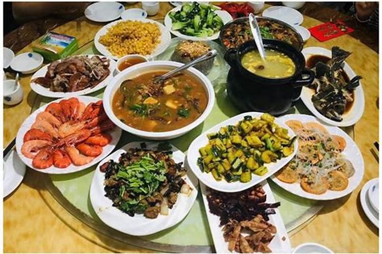 梦见和很多人在一起吃饭是什么征兆 梦见和很多人在一起吃饭征兆是什么...
