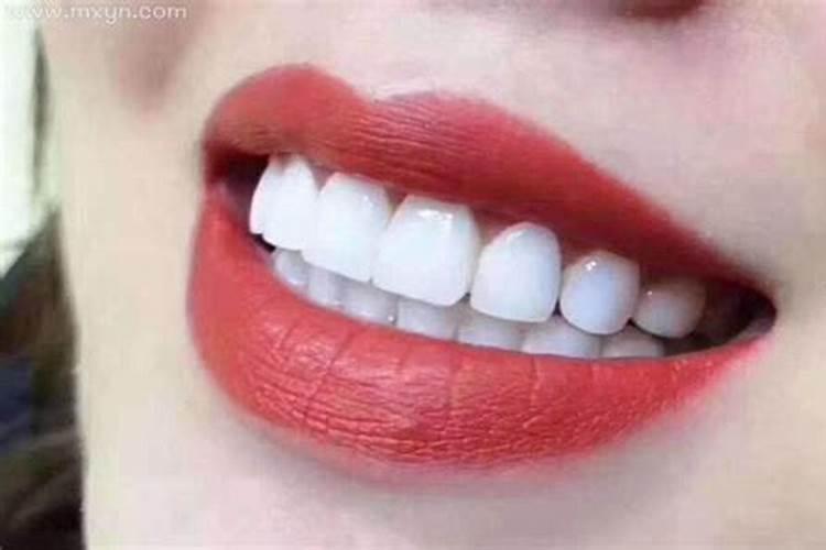 梦见自己牙齿掉