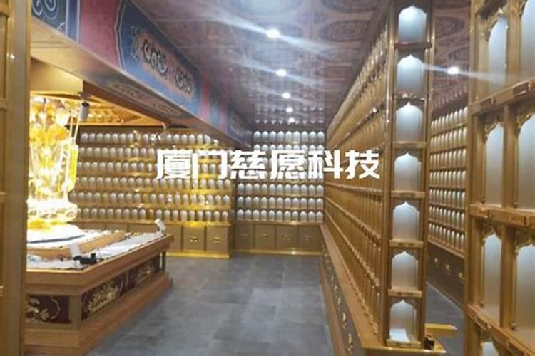 梦到坟墓里有棺材地方也大