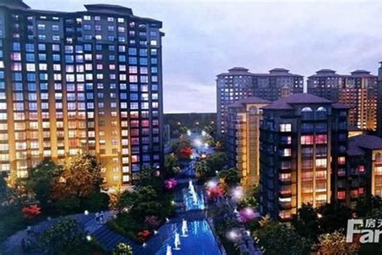 一九九九年农历三月十五出生男孩住楼房几层好？
