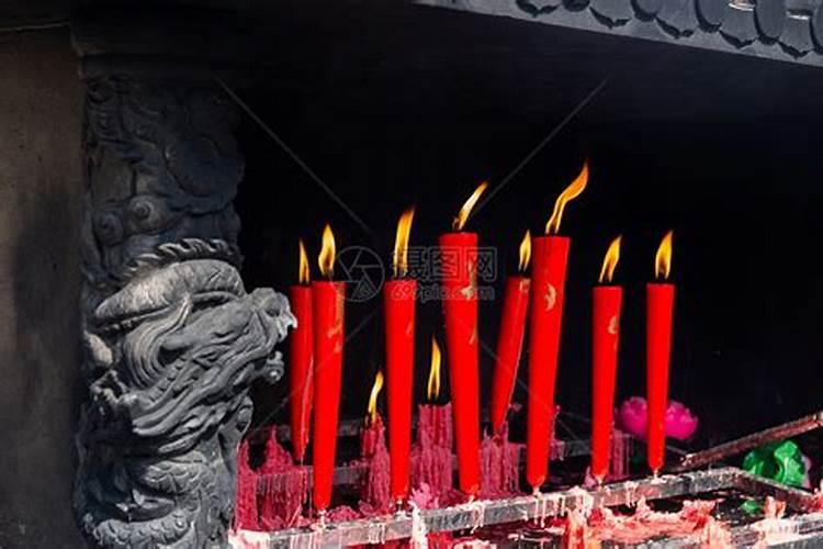 广东地区清明期间拜祭祖先一般都有什么祭品的？家家户户都有的那种百度...
