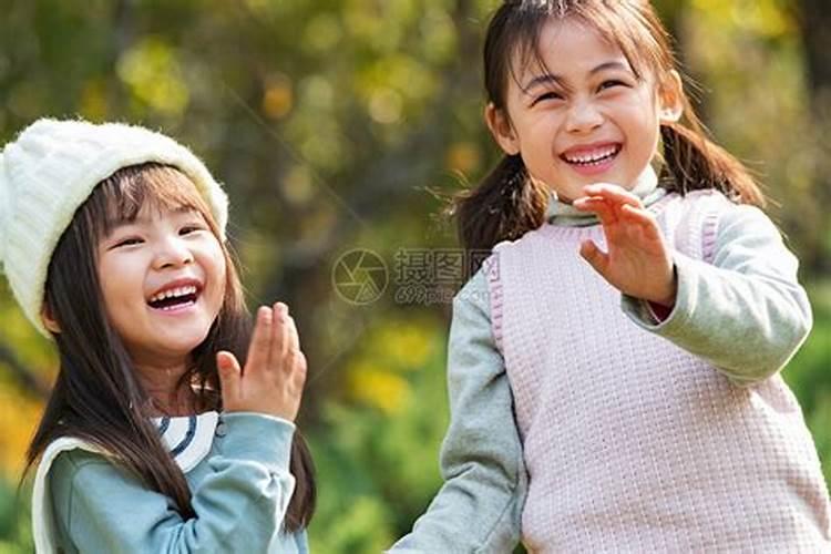 梦见小女孩对我笑是什么预兆