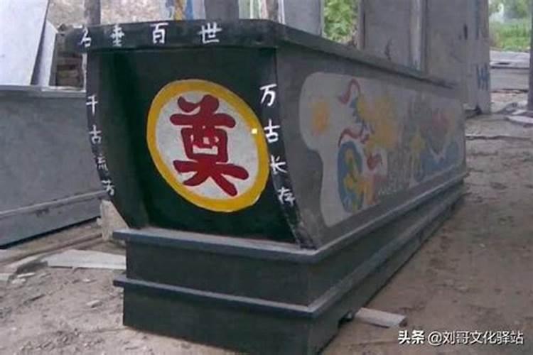 梦见已死老人从棺材里滚出来的预兆