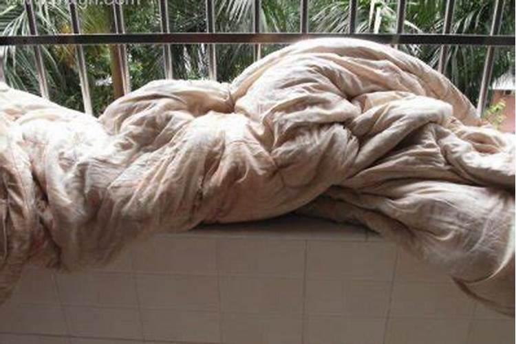梦见房子漏雨在被子上的预兆