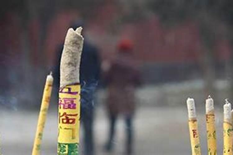 梦见别人去坟地