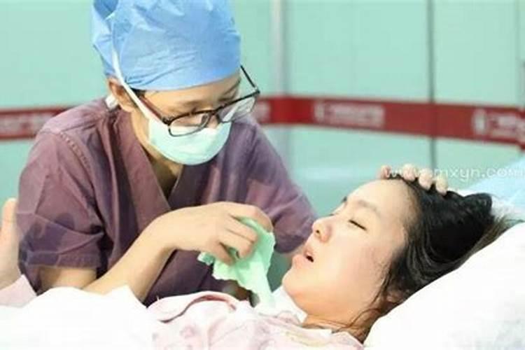 梦见厕所冒水是什么意思？