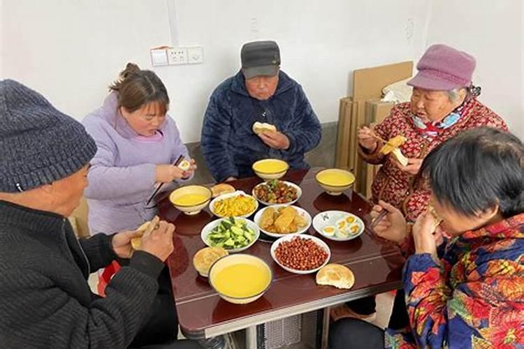 梦见死去的外婆来我家吃饭的预兆