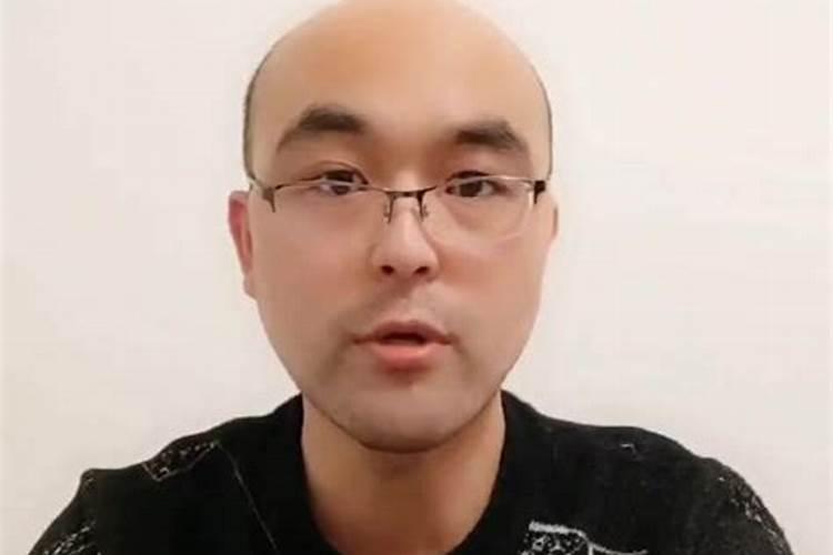 梦见自己的女儿头发乱蓬蓬求解梦