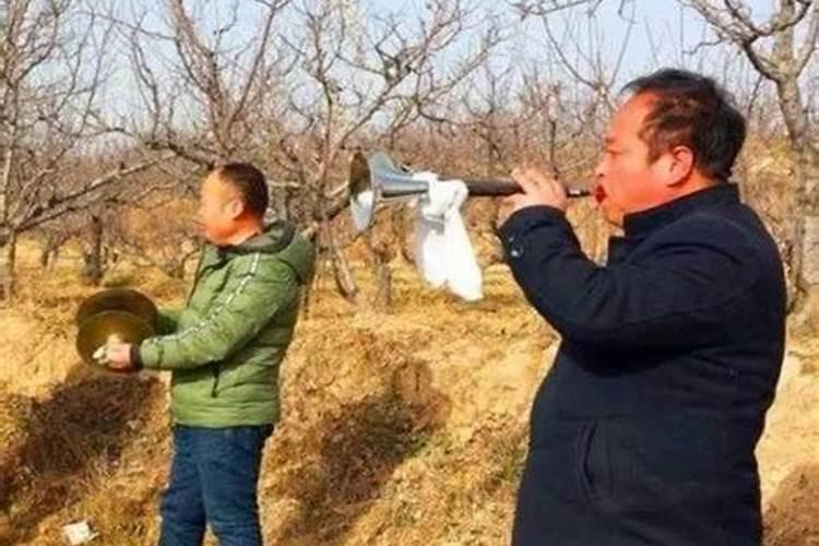父亲第一年去世十月一允许女儿回去上坟吗？