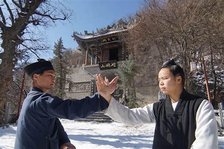 昆仑山真有道士修炼？游客还拍到了他们渡劫的照片!专家:胡扯