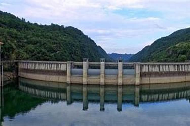 梦见大水漫路无法通过是什么预兆