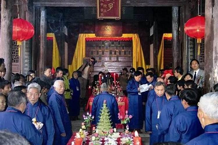 春节上坟祭祖的习俗,俗话说“百善孝为先”,上坟有什么讲究？