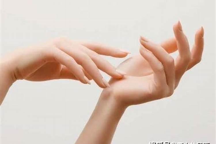 女人手大脚有福吗,难道手大脚大的女人会苦命辈子吗