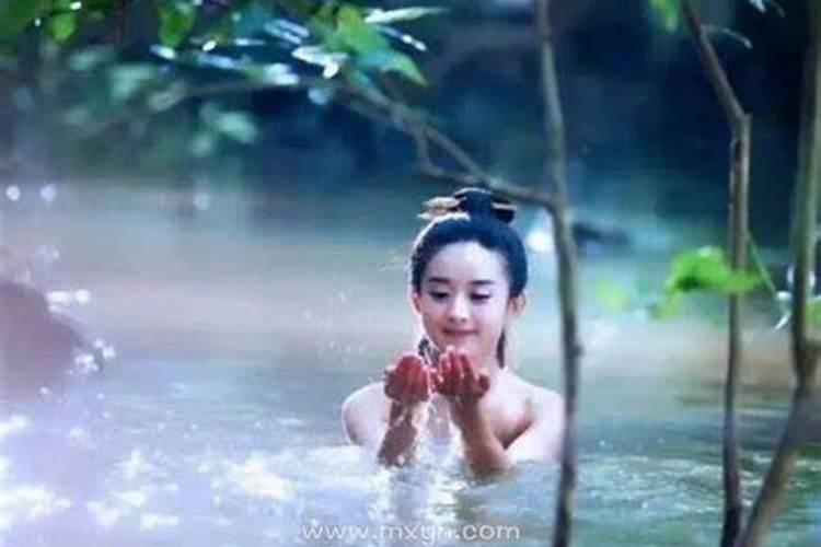 梦见女人洗澡是什么征兆？