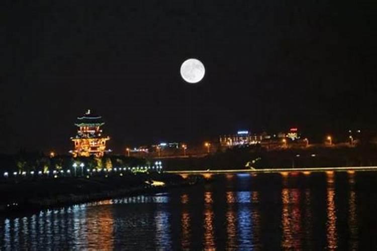 中国中秋节农历是哪一天