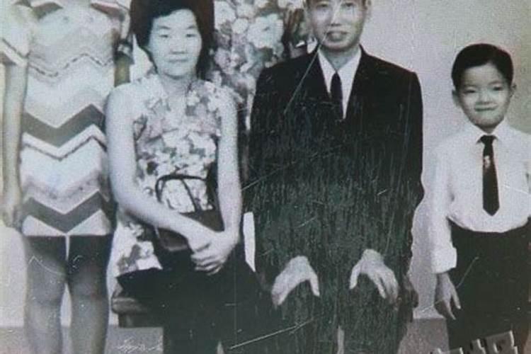 77年蛇2025年本命年戴什么好