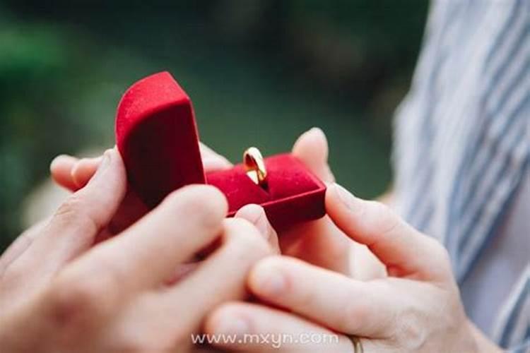 周公解梦梦见开车翻车是什么意思 做梦梦到开车翻车代表什么？好不...