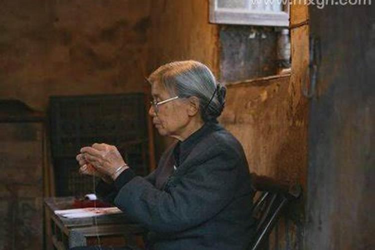 梦到奶奶给孙子钱