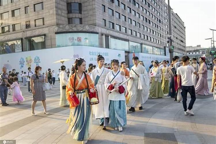 农历八月十五是什么节日？