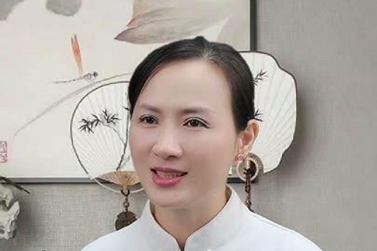 能让男人暗恋的女命八字