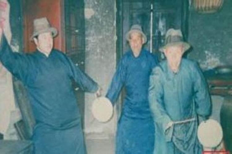 中元节什么时候上坟烧纸 中元节什么时候上坟烧纸合适