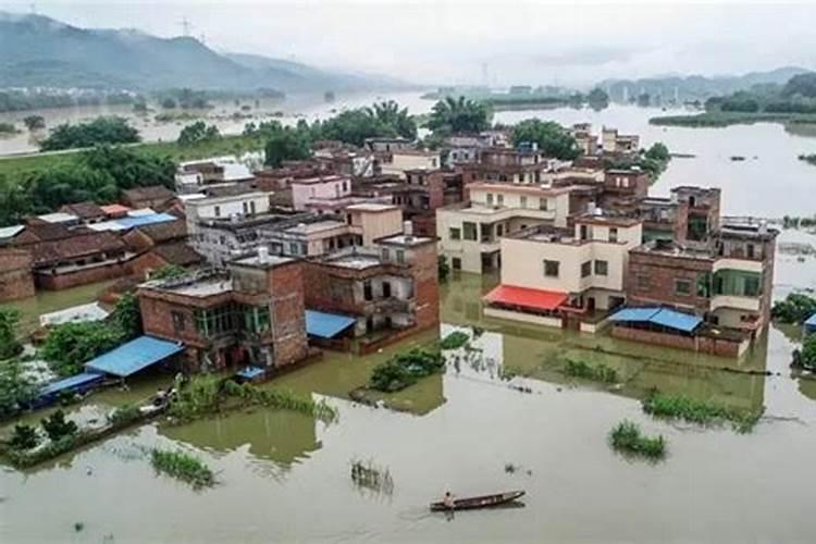 梦见自己被洪水困住的预兆