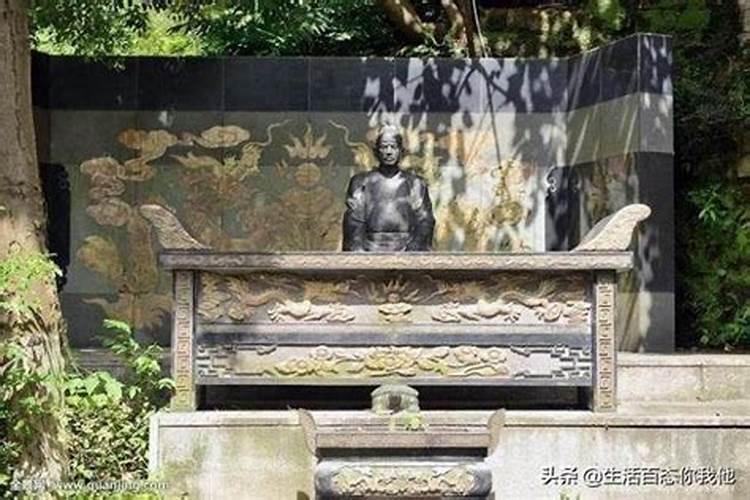 十三陵中,康熙皇帝在哪个陵啊？