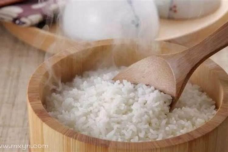 梦见吃大米饭什么预兆 梦见吃大米饭什么意思