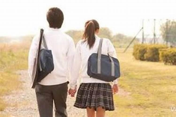 ...向自己喜欢的女同学表白后,她不同意,但我昨晚做梦,梦见我,