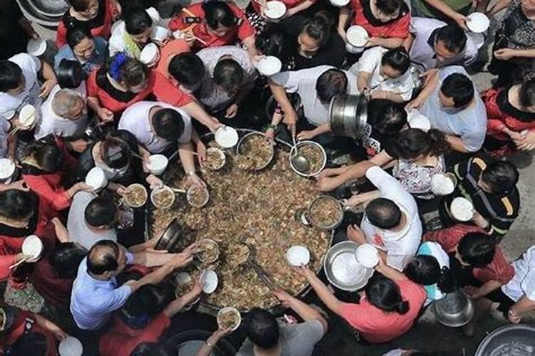 梦见好多陌生人和小孩进家门的预兆