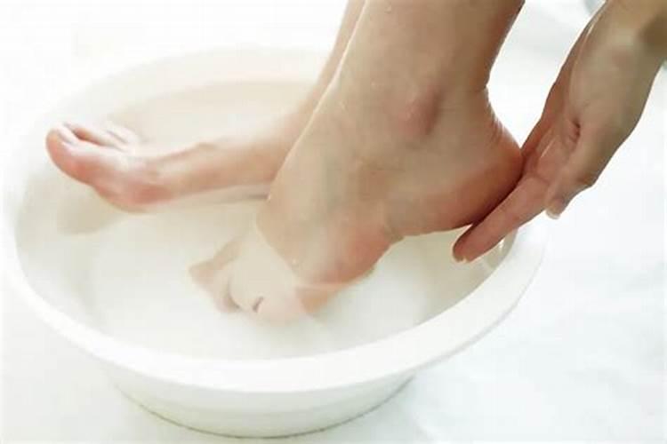 梦见洗脚什么意思 梦见洗脚啥意思