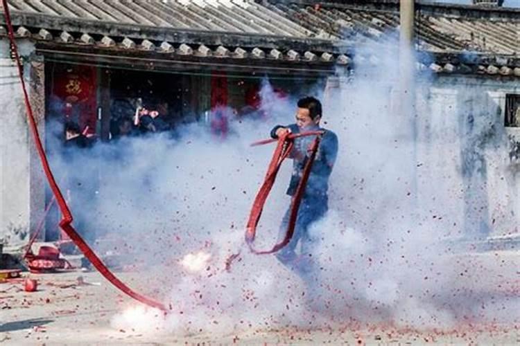 梦见放鞭炮点燃不响的预兆