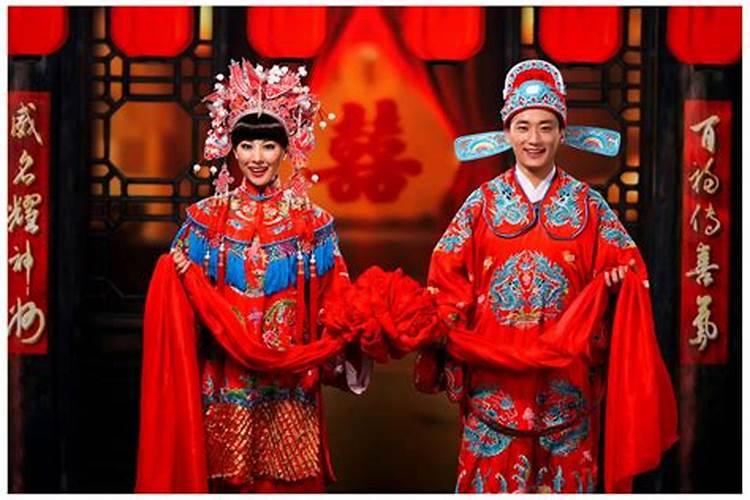 梦见别人穿红礼服结婚的预兆