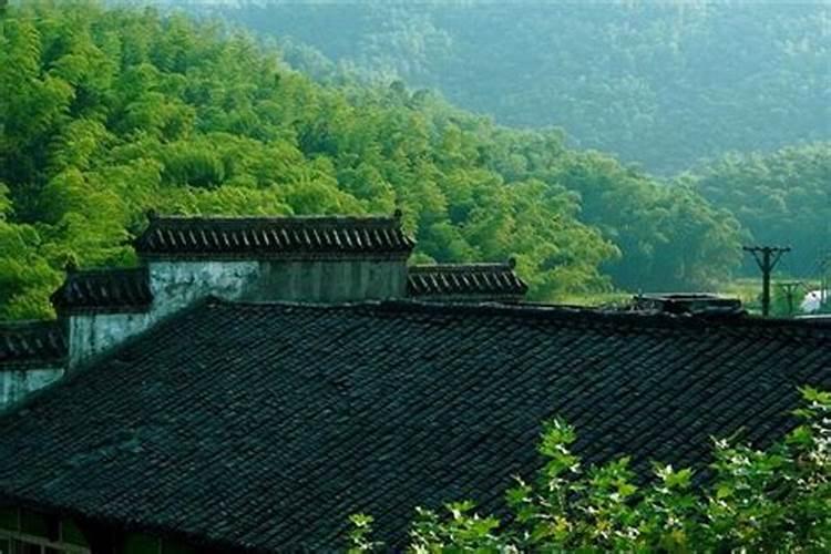 梦境解析：梦见房子漏雨的深层含义