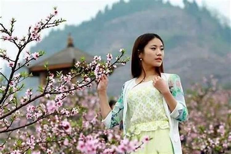 命带桃花什么意思？