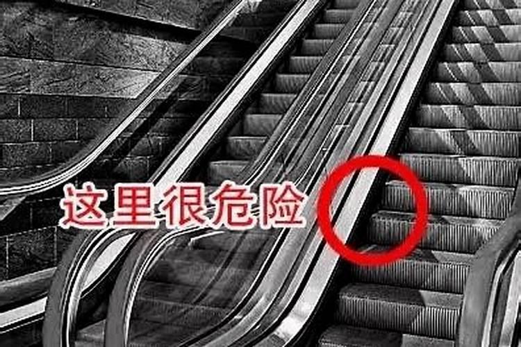 梯级之间的潜意识：解读梦境中的上下楼梯之谜