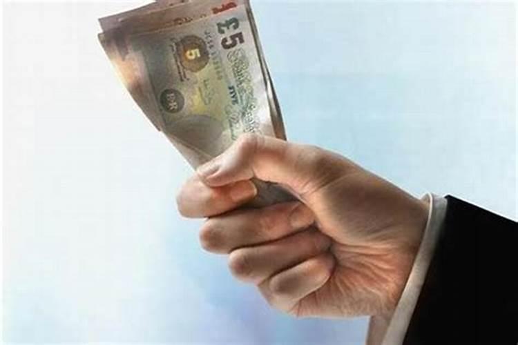 梦境中的温情：解读梦见拿钱给外婆的深层寓意