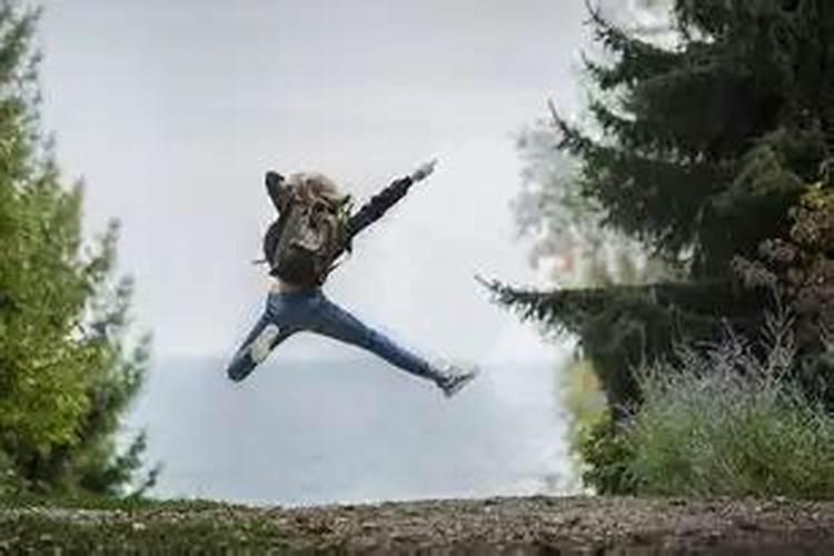 梦境的隐喻与心灵的对话：梦见别的女人裸睡的心理探索