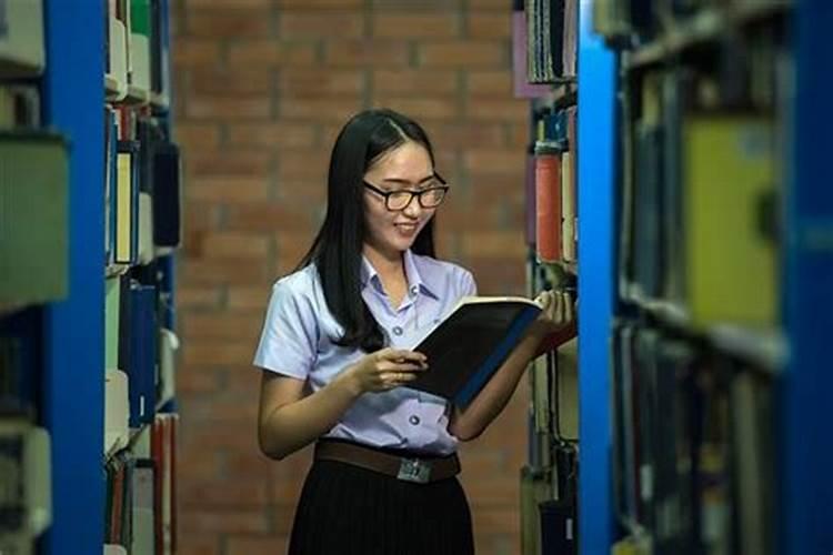 梦回校园：解析经常梦见初中同学的心理奥秘