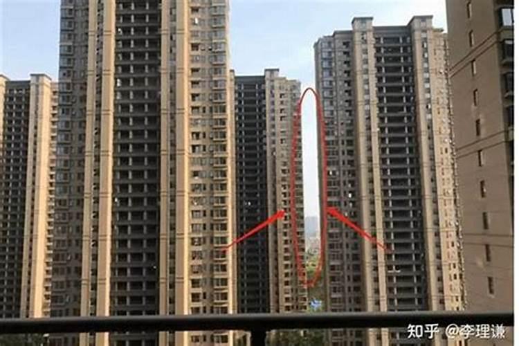 夹缝中的楼栋：如何运用风水学改善居住环境？