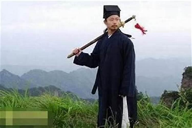 对风水先生怎么称呼自己年轻？