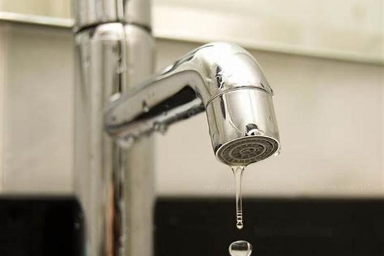 梦见水管漏水预示着什么意思？