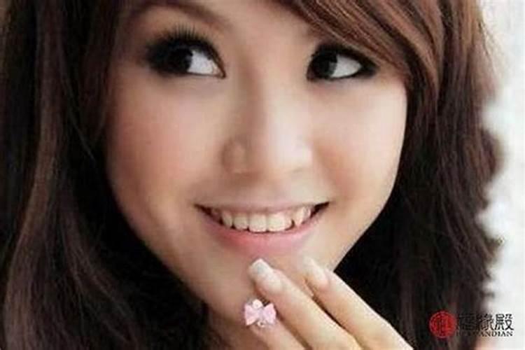 女人有虎牙命运好吗？