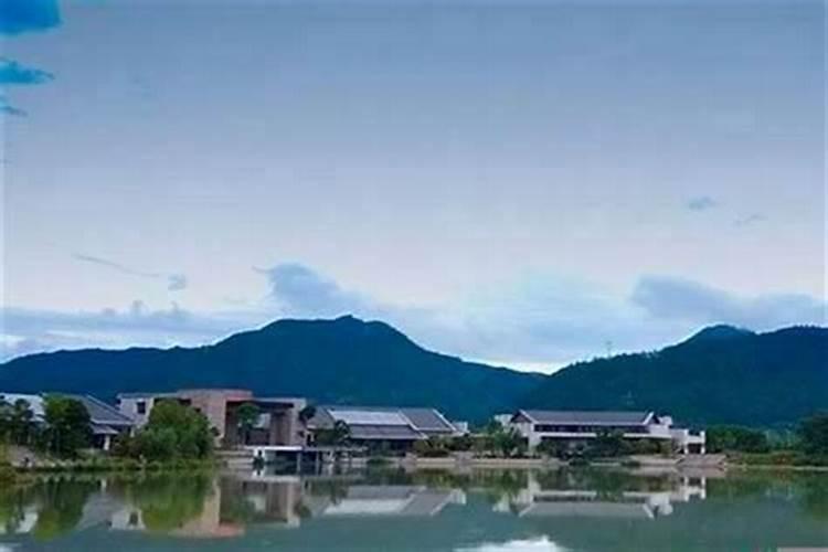 风水宝地：靠山看海的房子是否真的好？